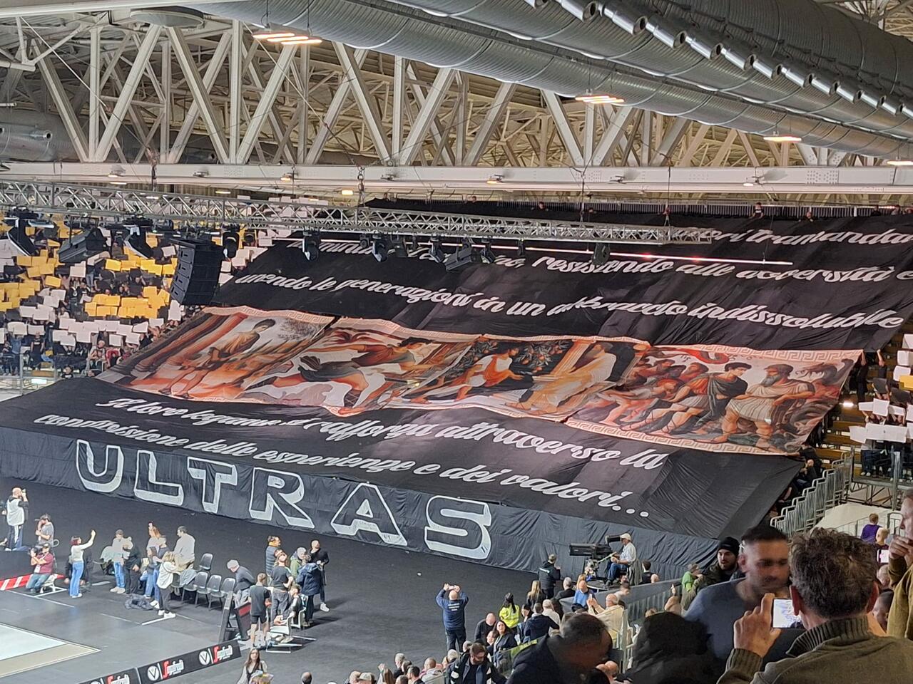 La coreografia della curva Virtus, il video