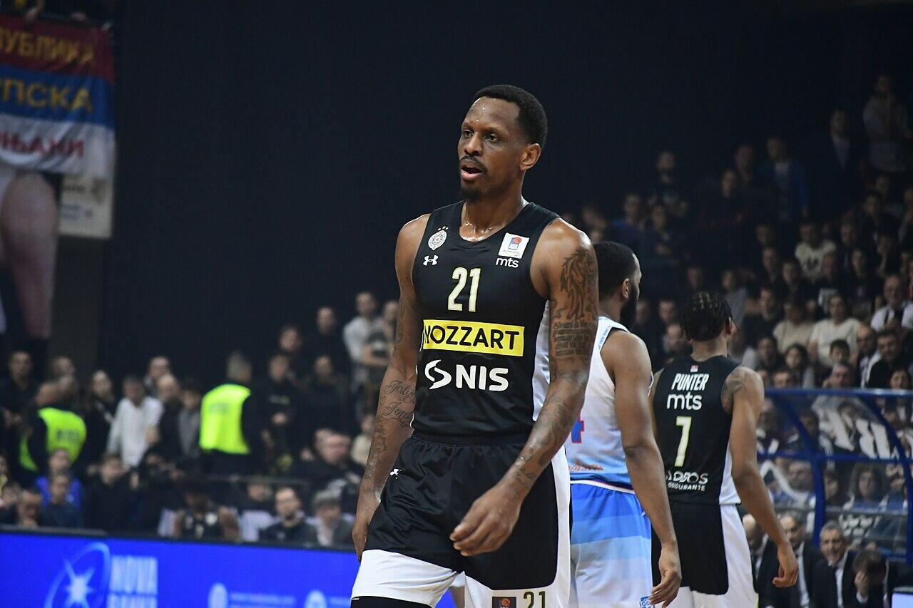 James Nunnally firma in Cina