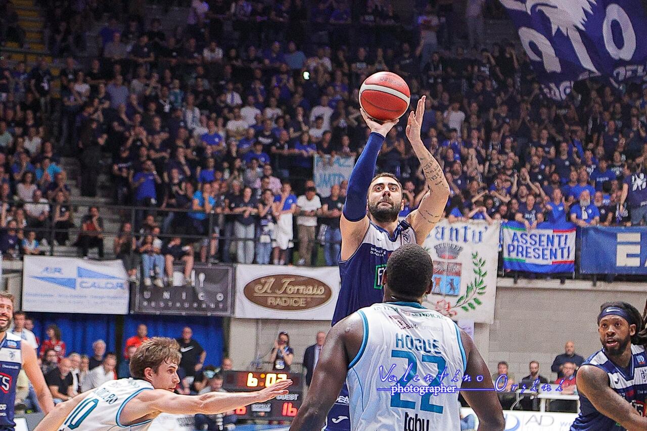 Fortitudo, oggi il giorno di Della Rosa. Aradori verso Forlì