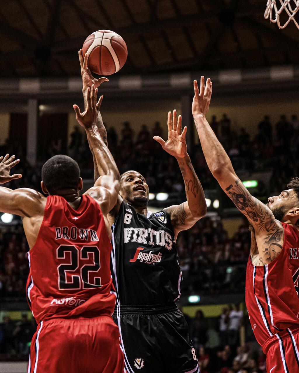 La Virtus crolla anche a Trieste, che vince 85-78