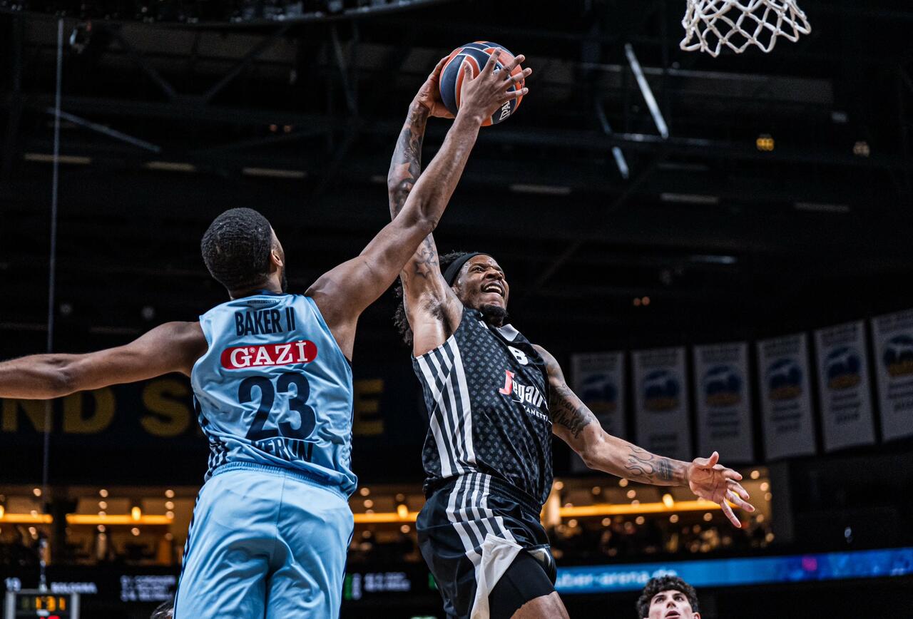 La Virtus torna alla vittoria travolgendo Berlino: 108-64