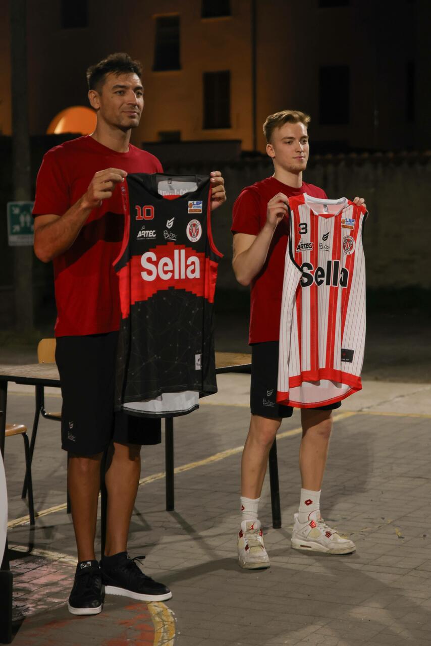 Cento, presentata la maglia e la targa per i 60 anni della società