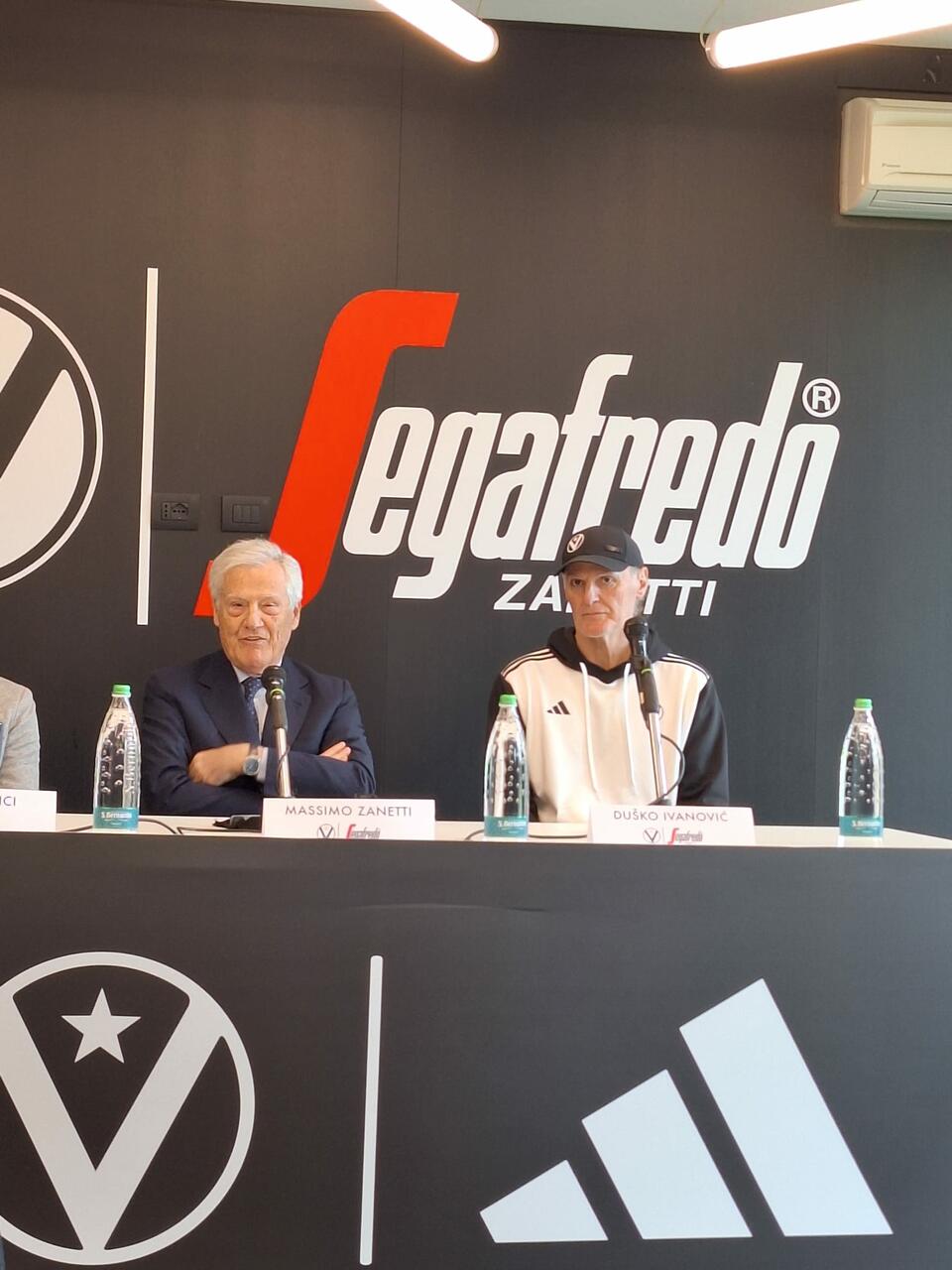 La conferenza di Massimo Zanetti: rinnovato Dusko Ivanovic