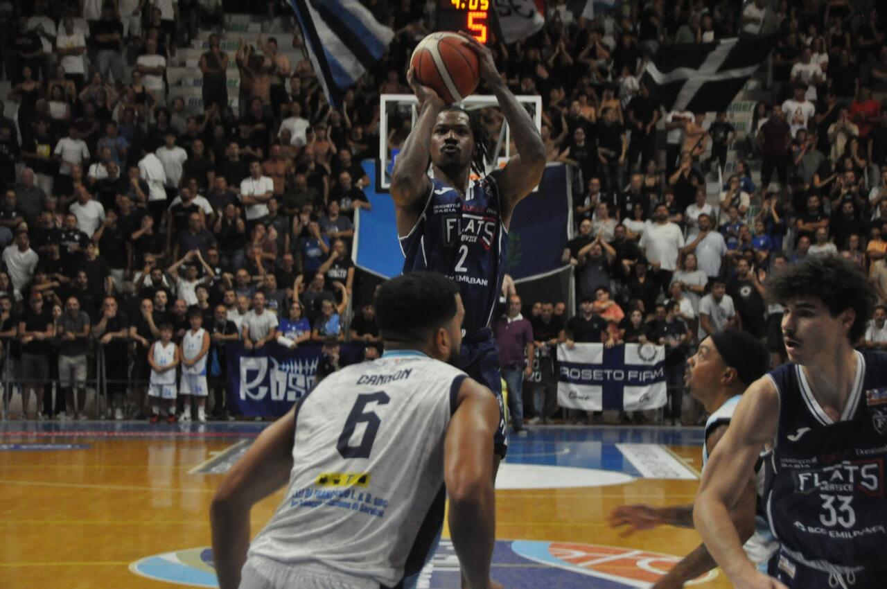 Liofilchem Roseto-Flats Service Fortitudo Bologna, cronaca