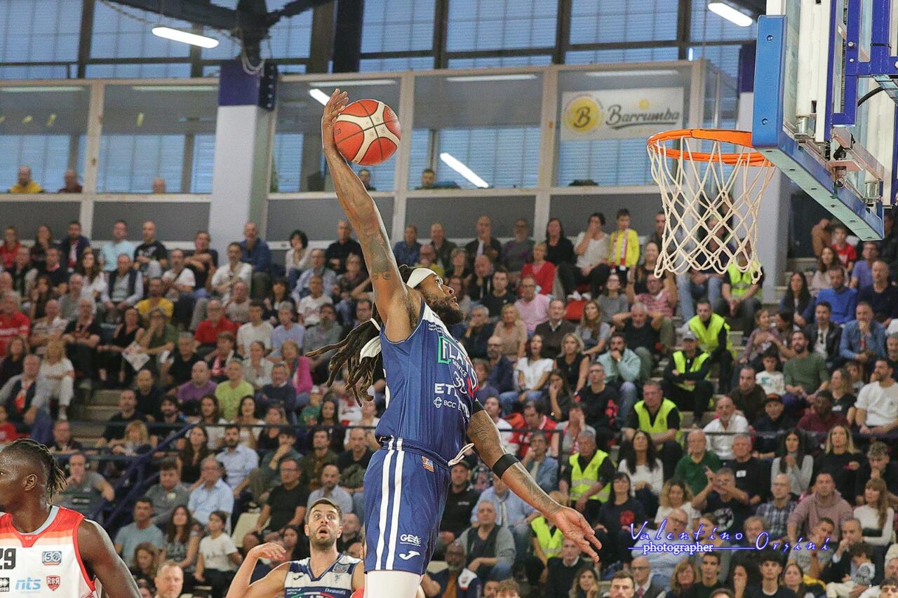 Rivierabanca Basket Rimini - Flats Service Fortitudo Bologna, cronaca