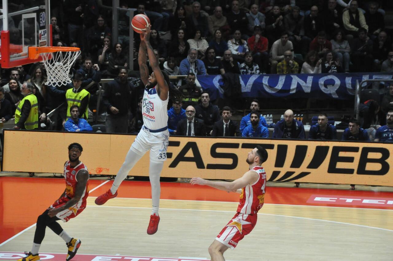 Flats Service Fortitudo Bologna - Carpegna Prosciutto Pesaro, cronaca