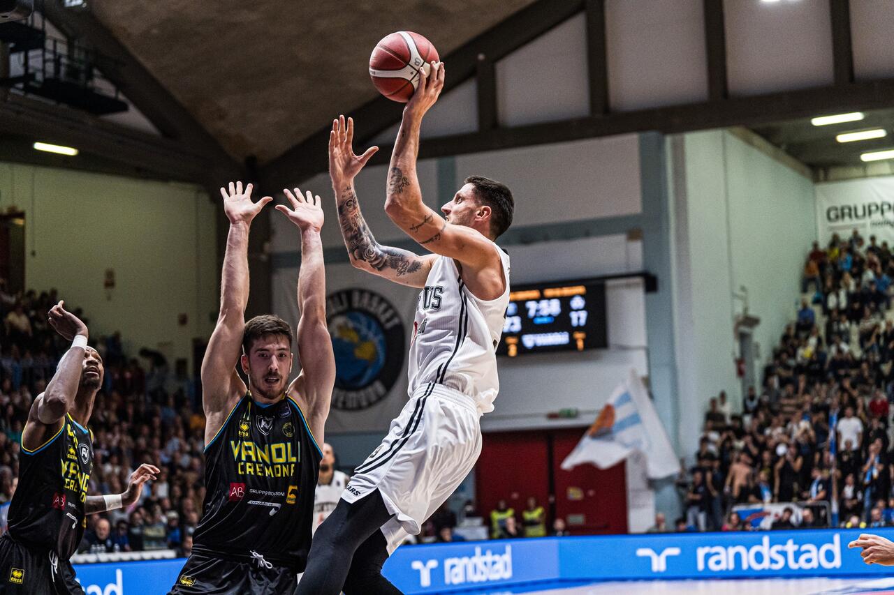 La Virtus non brilla, ma vince a Cremona: 69-74