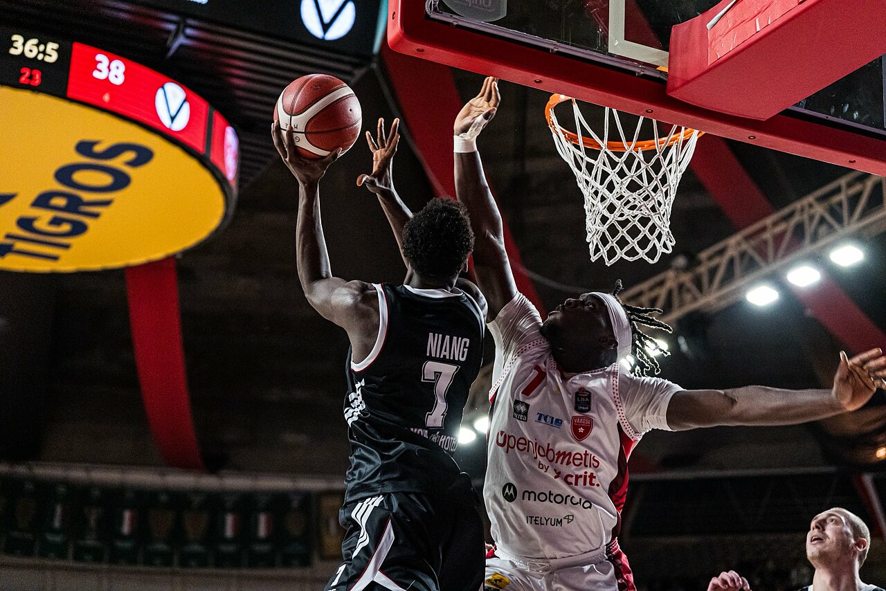 Gli highlights di Openjobmetis Varese - Virtus Olidata Bologna