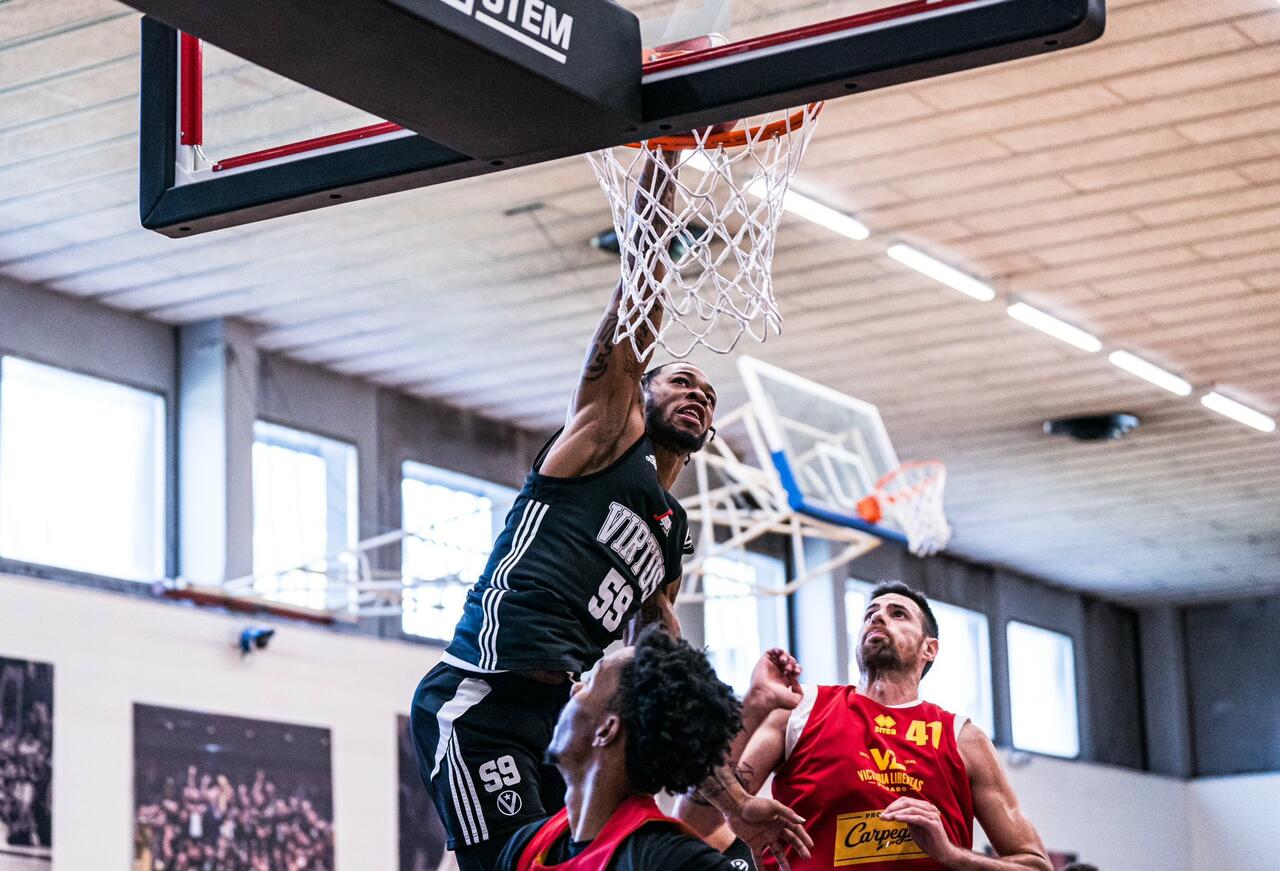 Virtus, buona la prima contro Pesaro