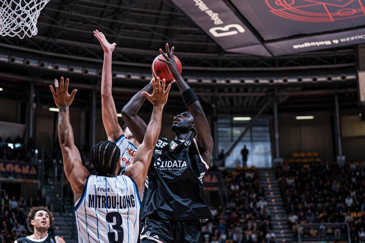 Gli highlights di Virtus Olidata Bologna - Napoli Basketball