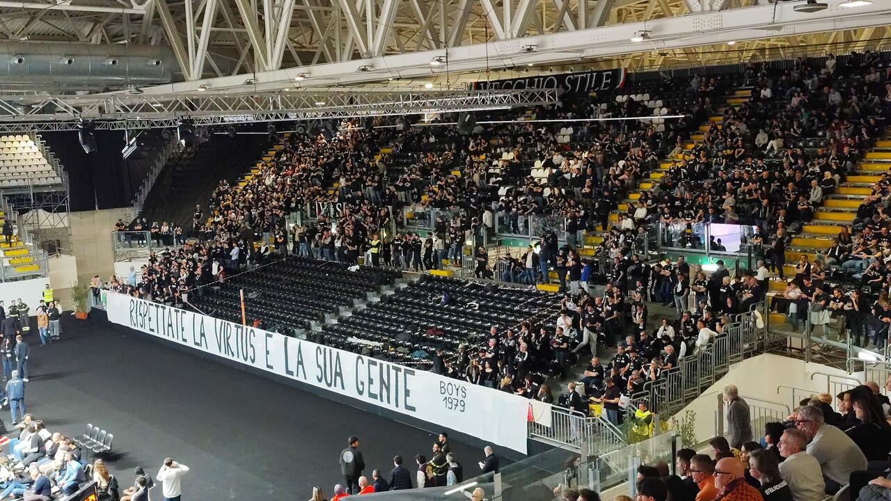 La contestazione dei Forever Boys: 10 minuti di settore vuoto