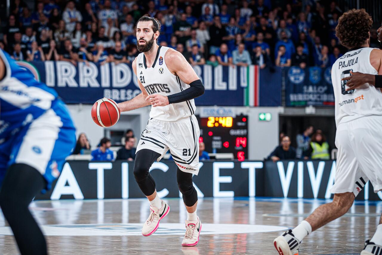 La Virtus perde in volata a Brescia: 98-97
