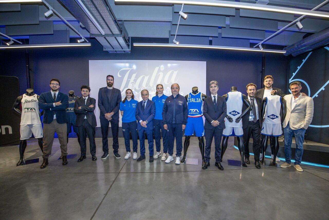 Al Macron Campus presentate le nuove maglie della Nazionale