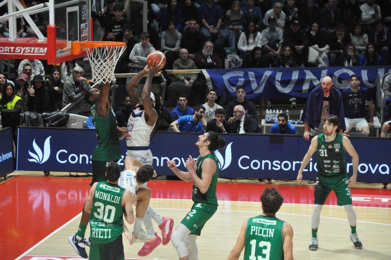 Flats Service Fortitudo Bologna - Real Sebastiani Rieti, cronaca