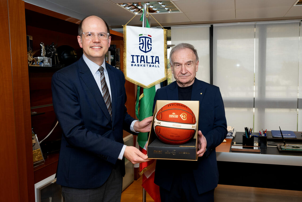 Il Segretario Generale della FIBA Andreas Zagklis in visita alla FIP