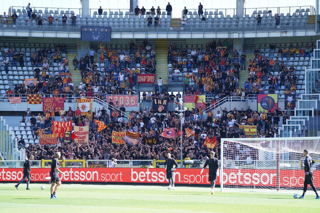 tifosi del lecce a torino