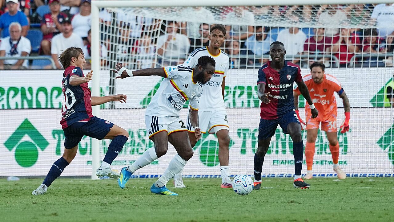 Cagliari-Lecce 1-0, la rabbia dei tifosi: «Così non va». Di Francesco e Štulić nel mirino