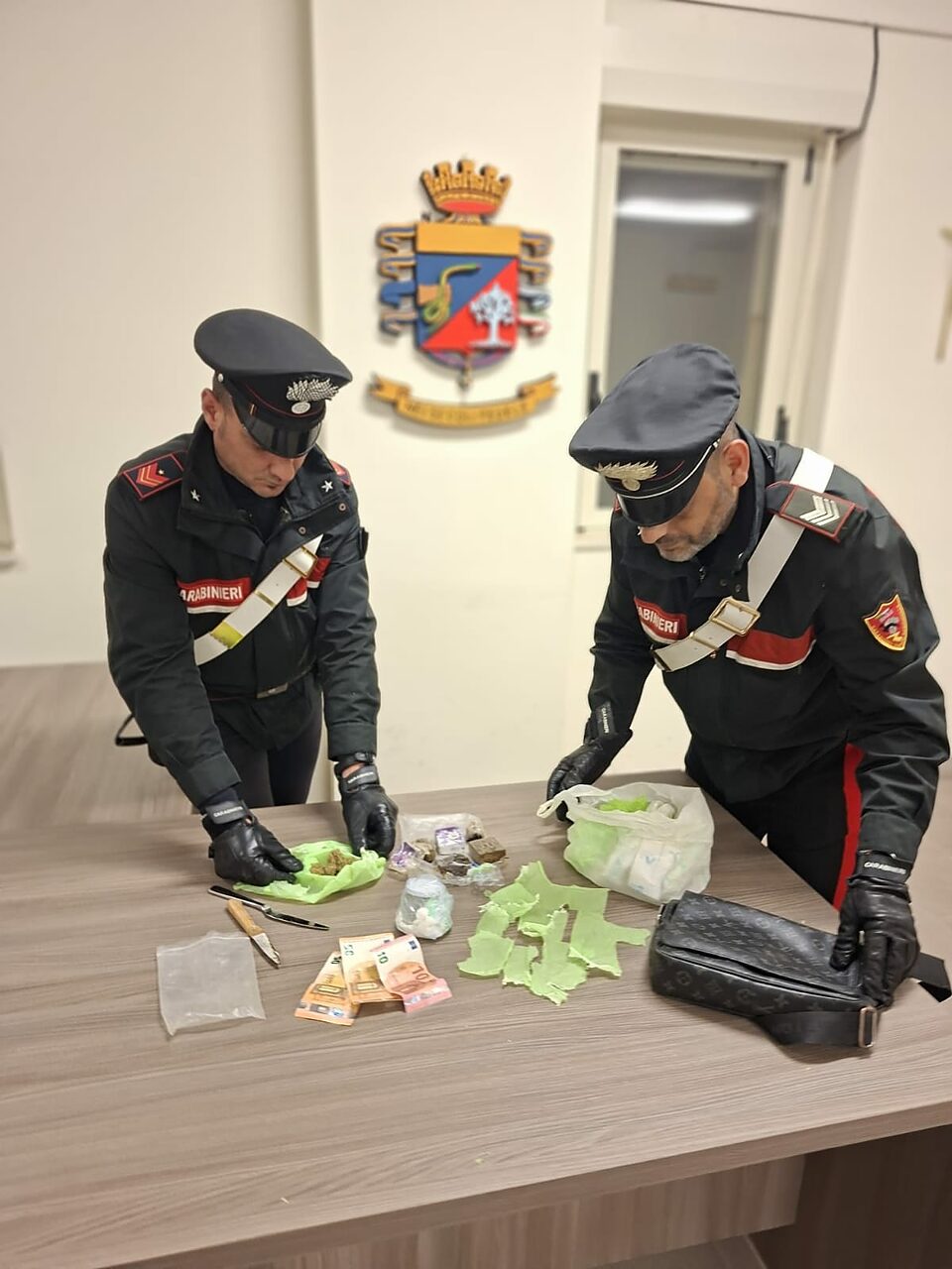 Castrignano de’ Greci, droga nel borsello: arrestato un 18enne