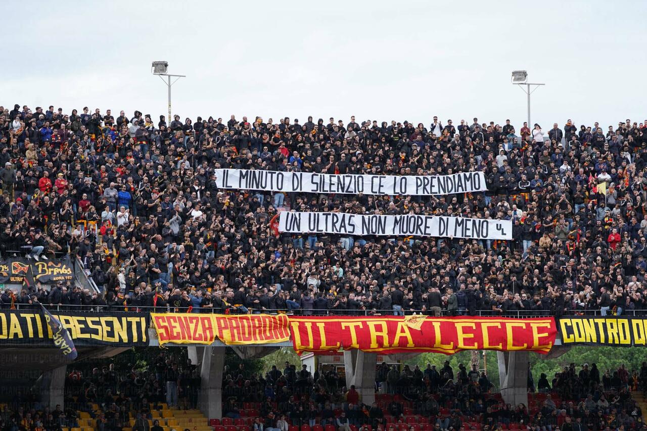 striscione ultra lecce