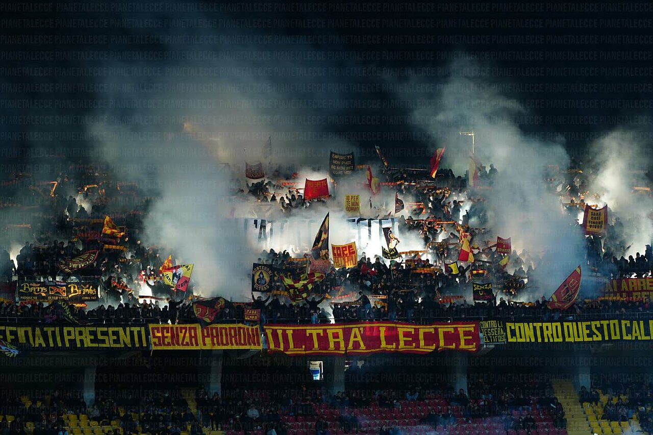 tifosi curva nord lecce