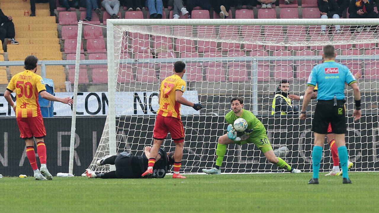 Lecce-Monza, arbitra Crezzini: la designazione completa
