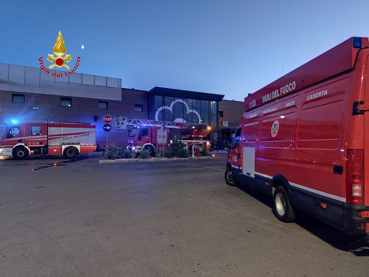 incendio centro commerciale maximall