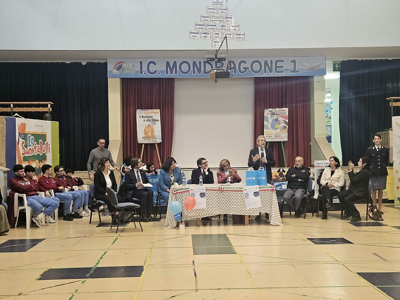 cyberbullismo istituto mondragone