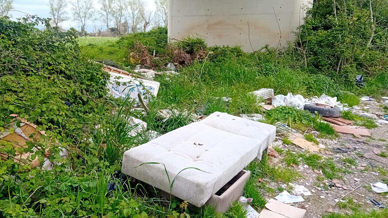 rifiuti abbandonati