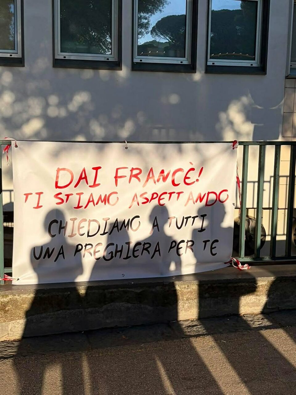 striscione francesco dergano