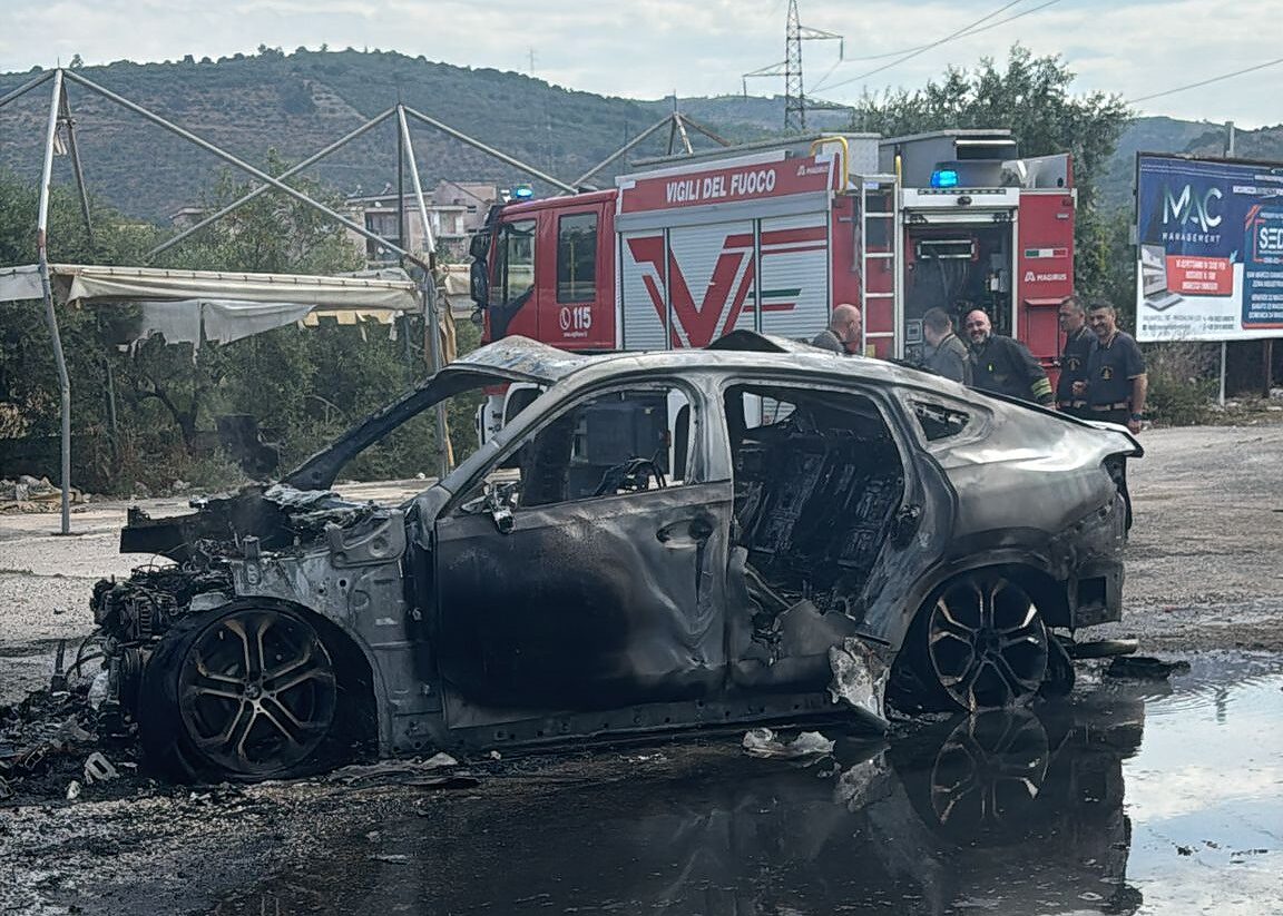 auto incendiata
