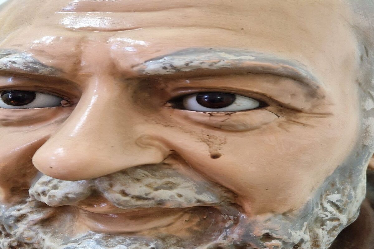lacrima statua padre pio
