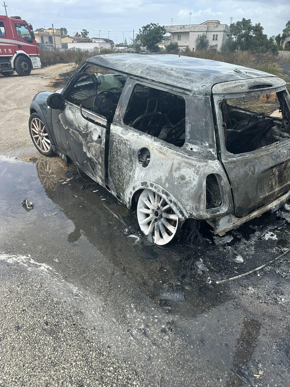auto incendiata