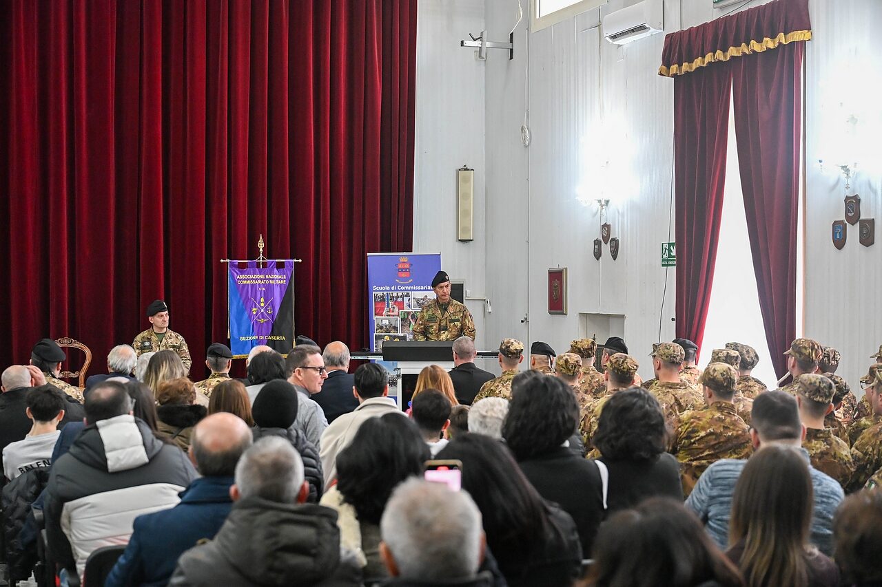consegna basco scuola commissariato maddaloni