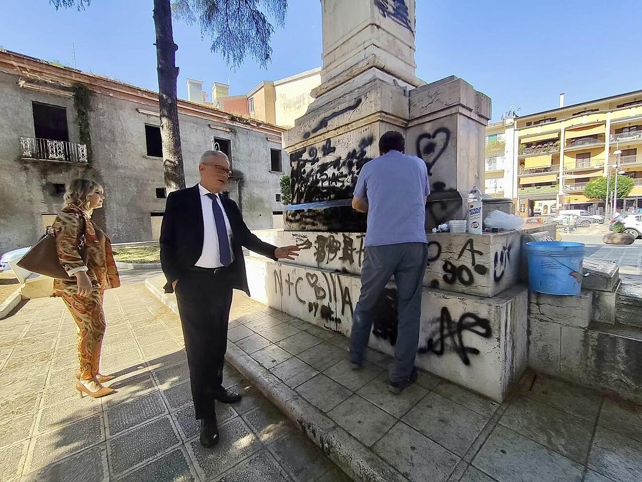 monumento ai caduti pulizia