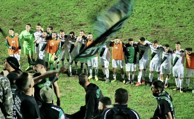 Lesultanza dei calciatori del Bitonto al termine della gara vinta a Nardò 