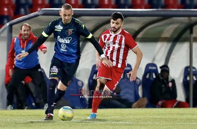 Una fase di gioco di Rende-Casertana 