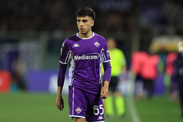 Fabiano Parisi in campo con la Fiorentina contro il Bologna al Franchi