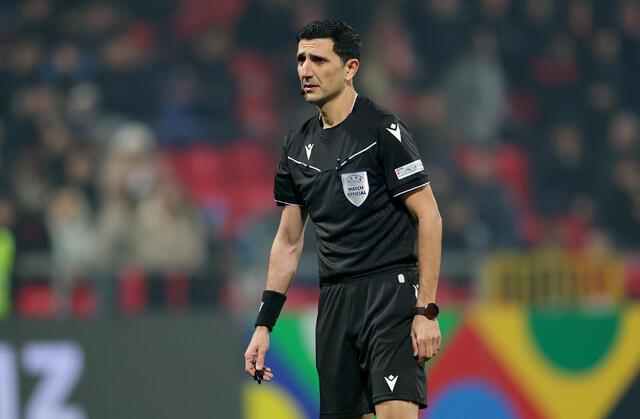 L'arbitro Aliyar Aghayev dirige Bosnia-Olanda di Nations League