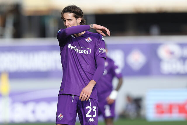 Andrea Colpani in campo con la maglia della Fiorentina