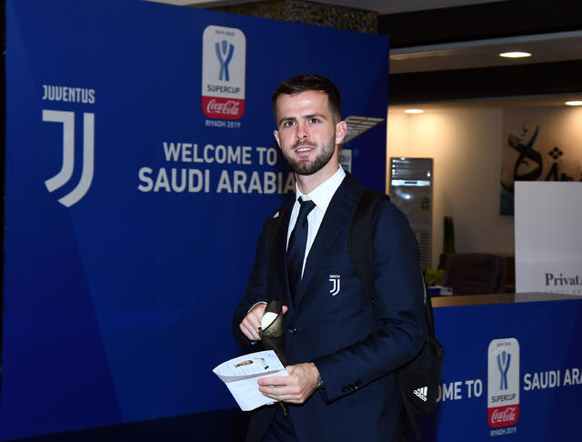 MIralem Pjanic in Arabia per giocare la Supercoppa Italiana con la Juventus