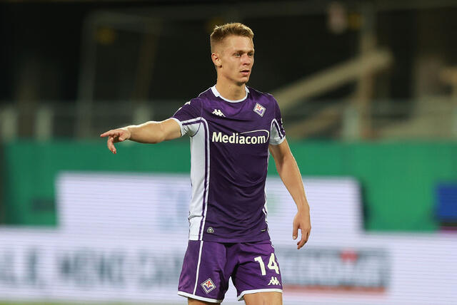 Hans Nicolussi Caviglia in campo con la Fiorentina 