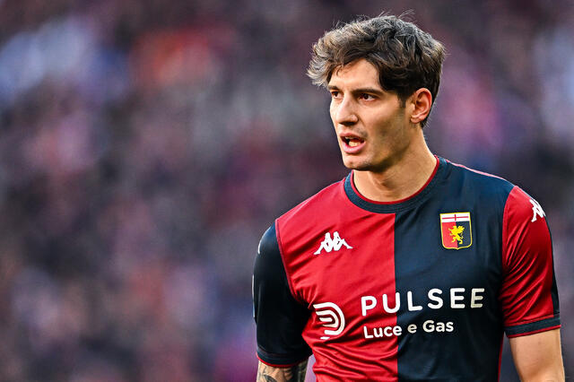 Alessandro Zanoli con la maglia del Genoa