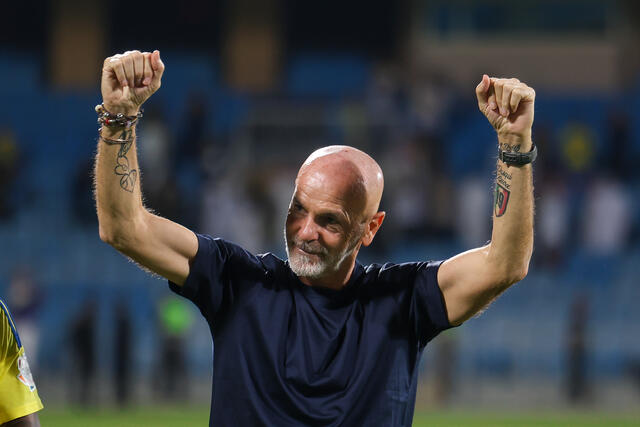 Stefano Pioli esulta dopo una vittoria alla guida dell'Al Nassr