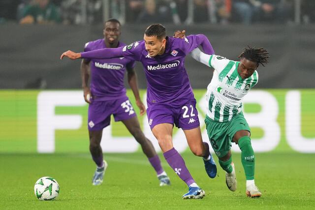 Il difensore della Fiorentina Matias Moreno in campo in Conference League