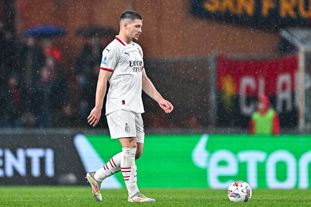 Luka Jovic in campo col Milan in Serie A