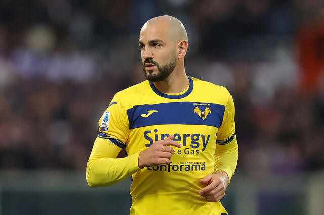Riccardo Saponara con la maglia del Verona