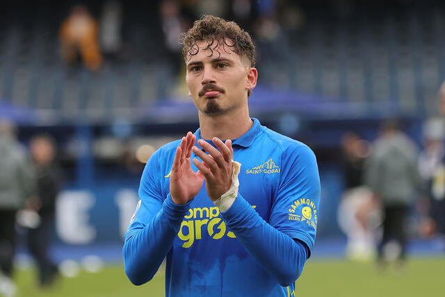 Sebastiano Esposito in campo con la maglia dell'Empoli