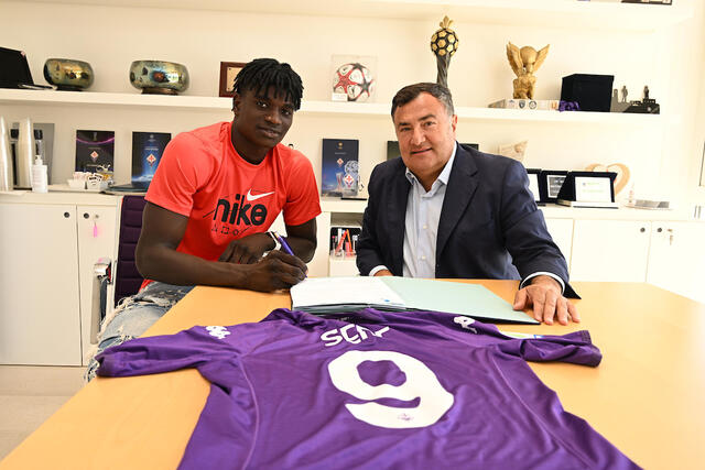 Fallou Sene firma il contratto con la Fiorentina