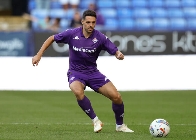 Josip Brekalo in campo con la maglia della Fiorentina 
