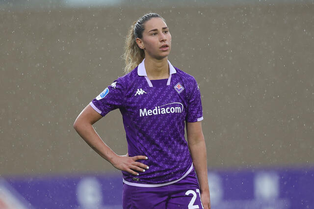 Emma Severini in campo con la maglia della Fiorentina nel campionato femminile di Serie A
